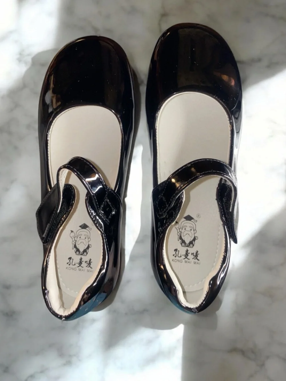 Kong Mai Mai  black patent leather Mary Jane shoes for girls uniform Sz 1.5